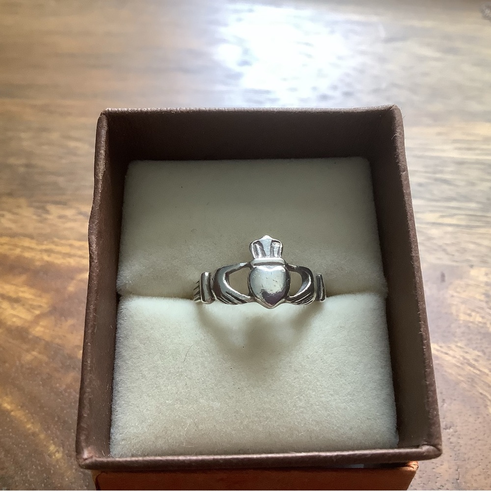 Vintage Sterling 925 Claddagh ring